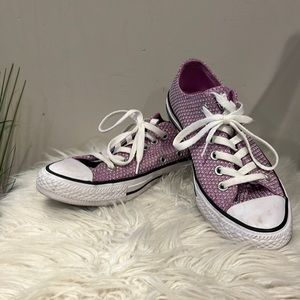 EUC Lilac or Violet Women’s Low Top Converse Size 7 US